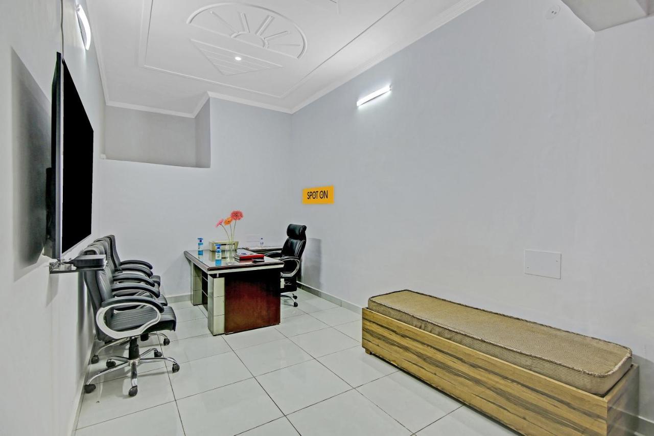 Spot On Shree Naman Guest House Сонипат Екстериор снимка